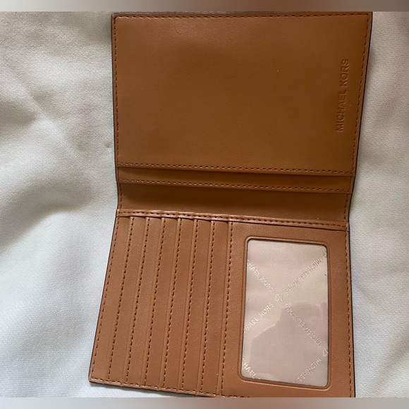Michael Kors wallet - Picture 2 of 2